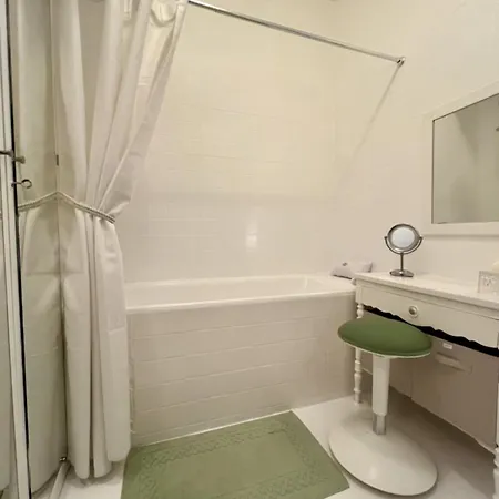 Classic French Luxury - 175m2 Apartment